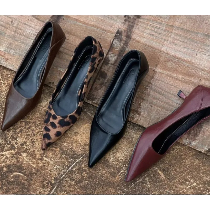 2024 Women Sexy High Heels Bur - Embroidery Flat Shoes avaliação e preço