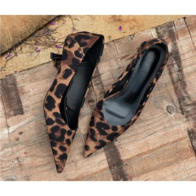 2024 Women Sexy High Heels Bur - Embroidery Flat Shoes avaliação e preço