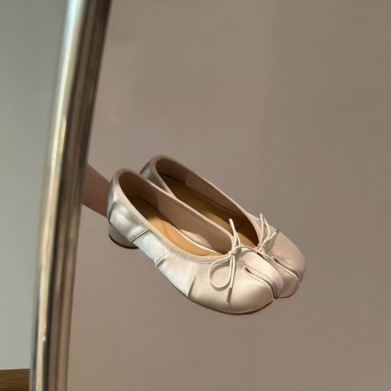 Sweet Bow Women's Spring 2026  - Embroidery Flat Shoes avaliação e preço